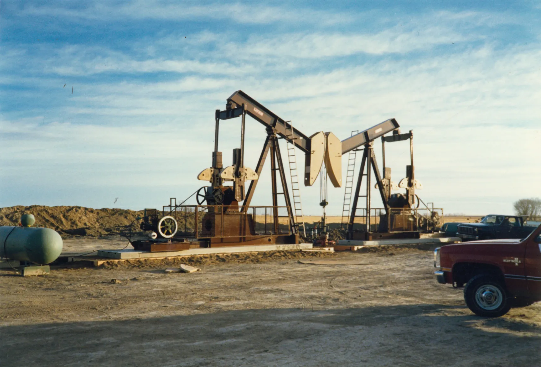 Professional oil & gas services by Hansen's Excavating